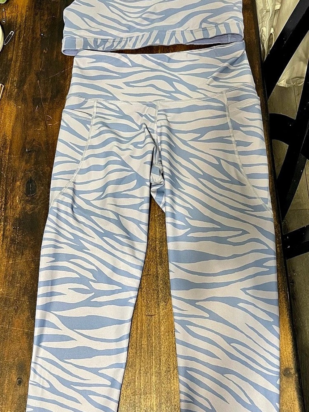 Old Navy Large PowerSoft Light Support Sports Bra and High-Waisted Legging Set